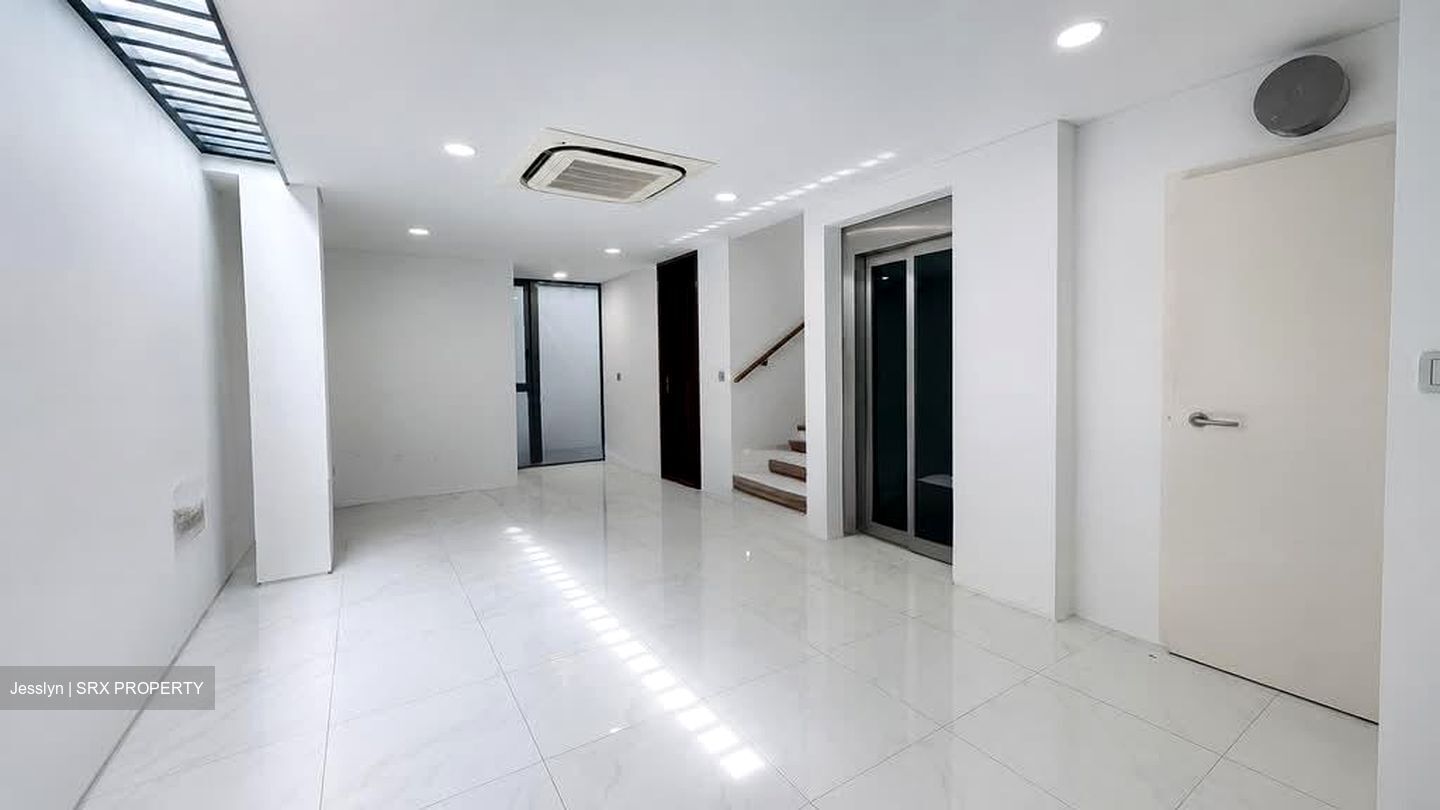 Jalan Haji Alias (D10), Terrace #570672041